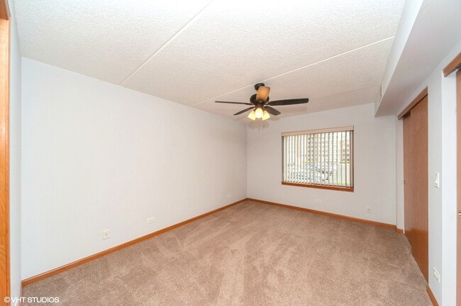 Building Photo - 8710 W Evelyn Ln