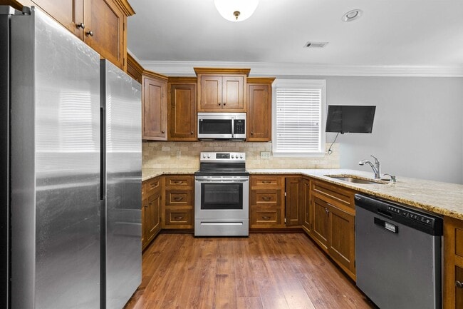 Building Photo - 175 Colonial Ct