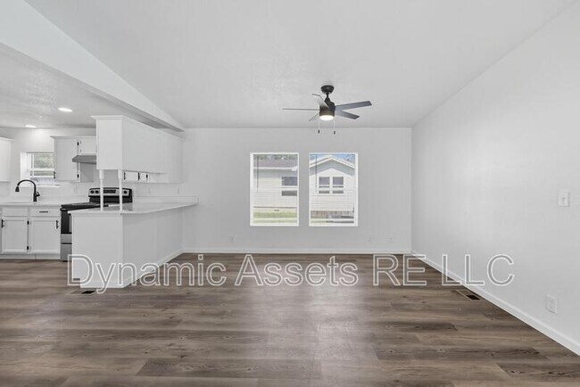 Building Photo - 405 Falletti St