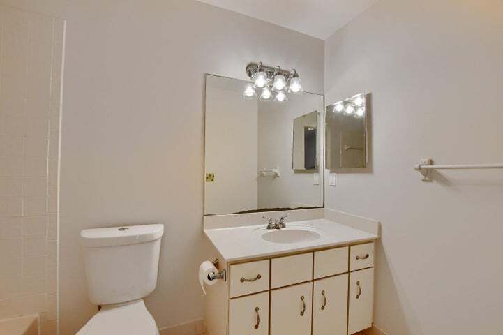 Building Photo - 22552 Middletown Dr