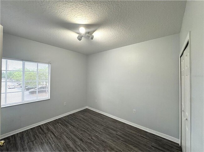 Building Photo - 9621 Lakedale Way