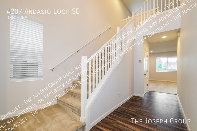 Building Photo - 4207 Andasio Loop SE