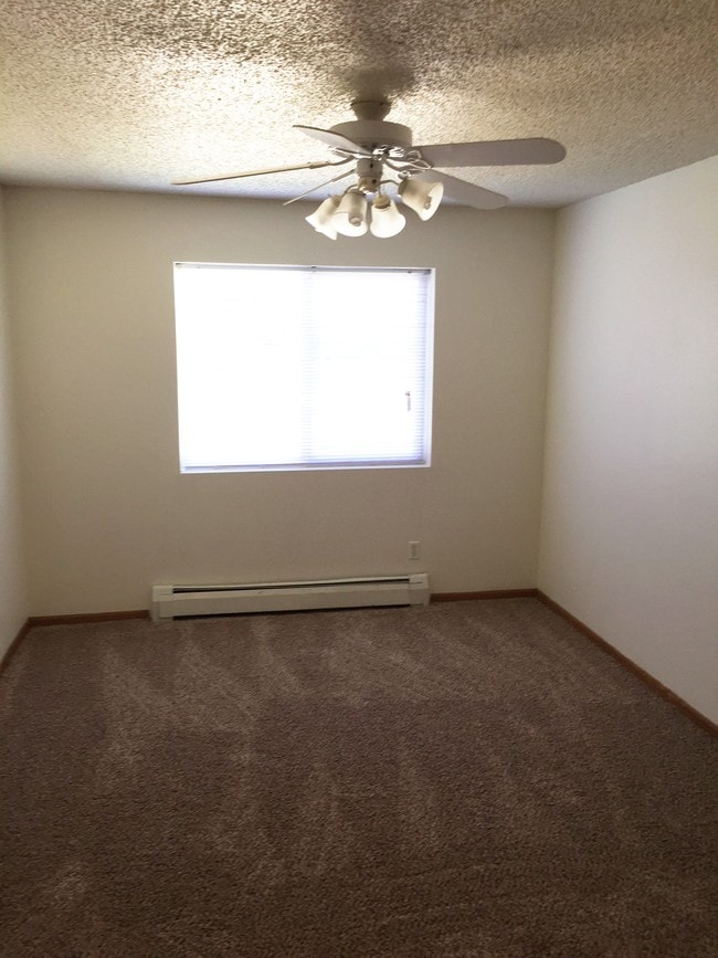 SOUTHERN HILLS 202 18th Ave Oskaloosa IA 52577 Apartment Finder