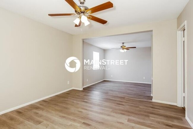 Building Photo - 510 N Tercera Ave