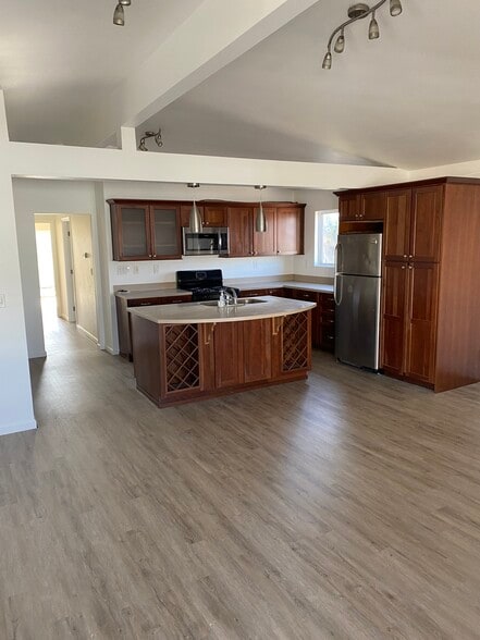 Building Photo - 202 David Dr