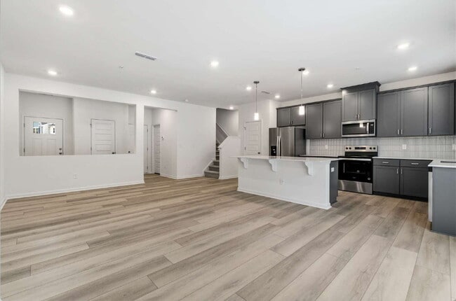 Building Photo - Spacious 3-Bed Townhouse w/ Two Car Garage