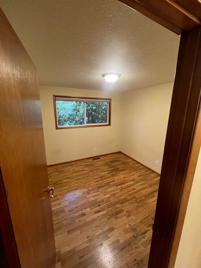 Building Photo - A great connection make all the difference!