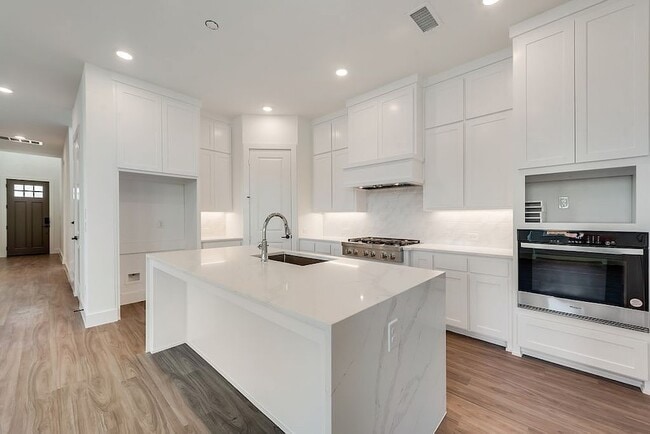 Building Photo - 14011 Bohannon Dr