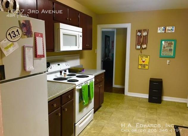 Building Photo - 1607 3rd Ave