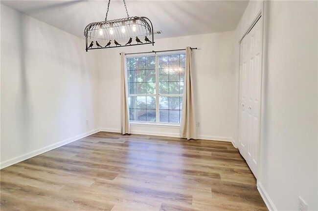 Building Photo - 3347 Camens Way NE