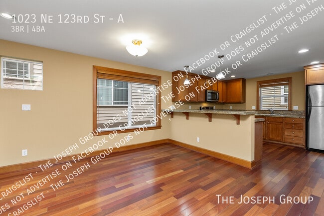 Building Photo - 1023 NE 123rd St