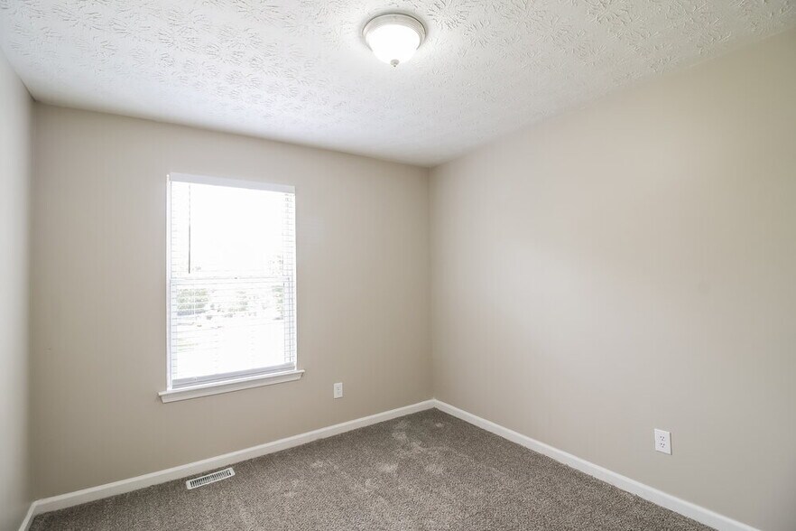 Building Photo - 7460 Royale Ct
