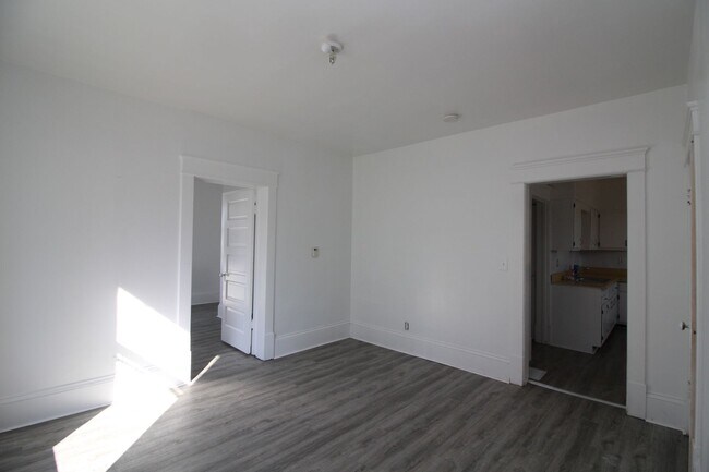 Building Photo - 90-990 Baker St