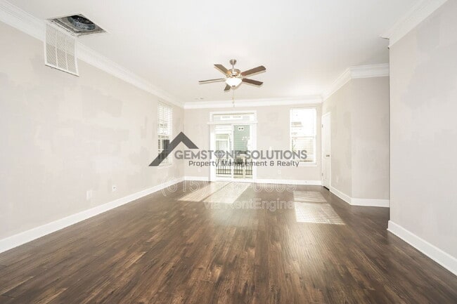 Building Photo - 345 Kara Ln