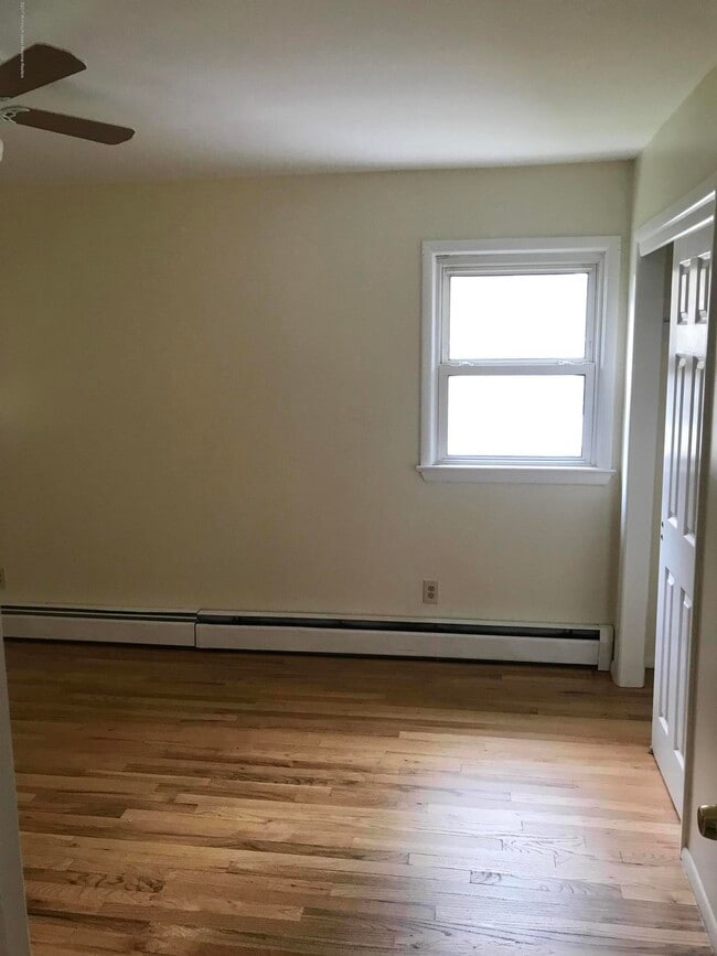 Building Photo - 7 Pearl Dr