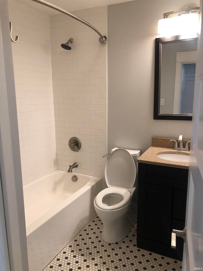 Building Photo - 729 E Hunter Ave