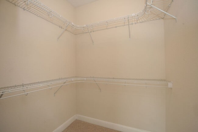 Building Photo - For Lease | 1 Bed, 1 Bath | 832 Sq Ft | Su...