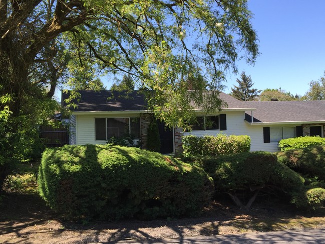 Quiet Community - 2118 19th St
