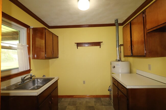 Building Photo - 204 Weil Ln