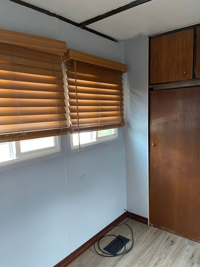 Building Photo - 1 Bedroom