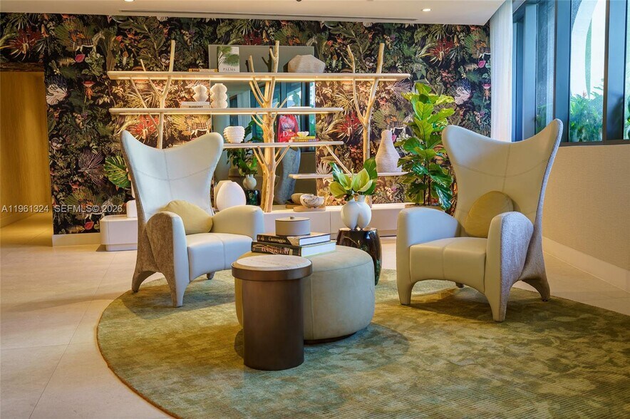 Building Photo - 700 NE 24th St