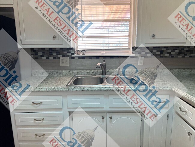 Building Photo - 3 Bedroom With Move In Special