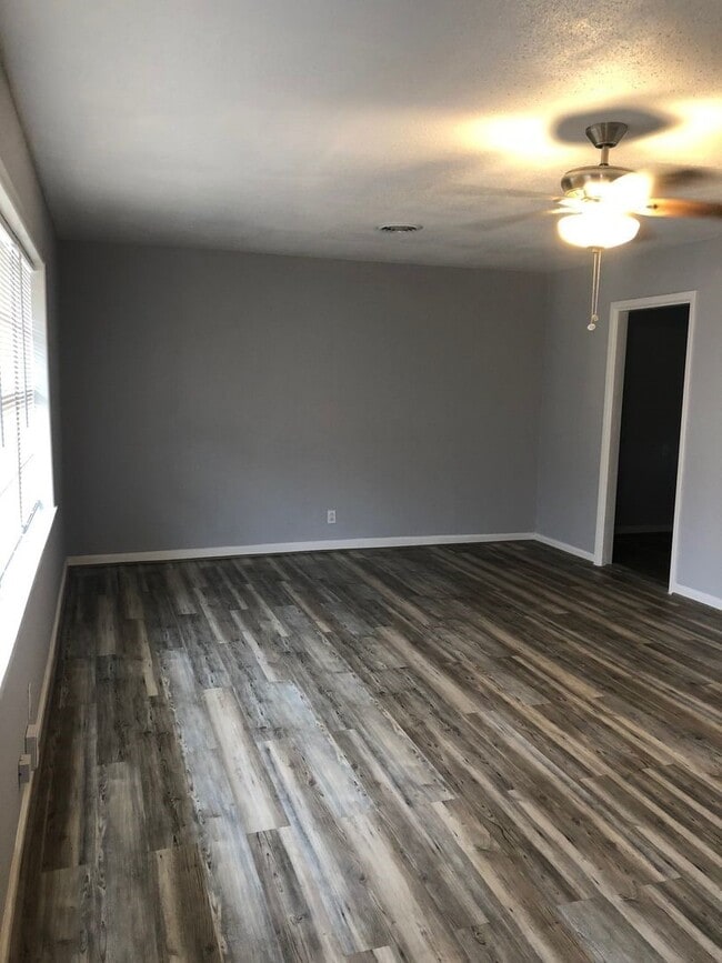 Building Photo - 503 Willow Ave