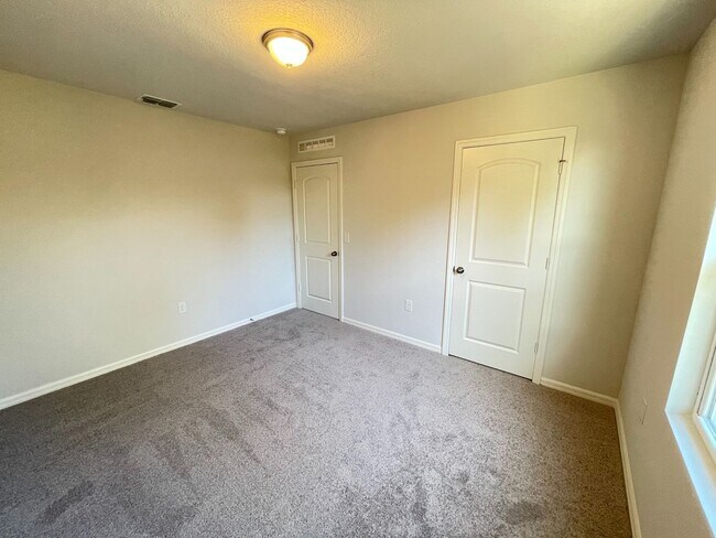 Building Photo - Poinciana Village-1630 Tench Ct Poinciana, FL 34759