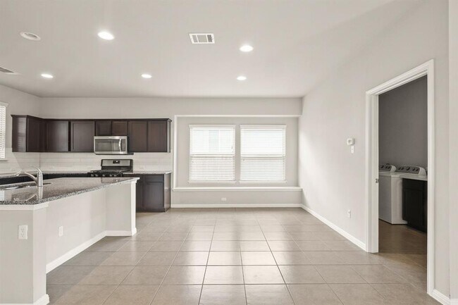 Building Photo - 440 Canadian Springs Dr