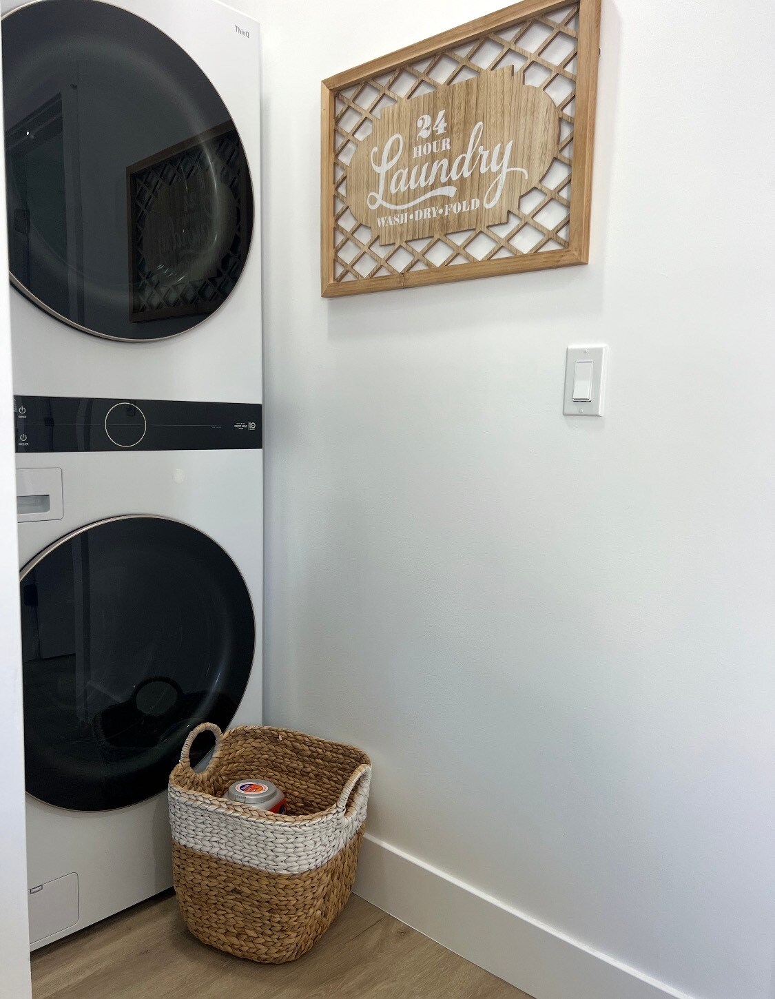 Building Photo - 9528 1/2 Redfern Ave