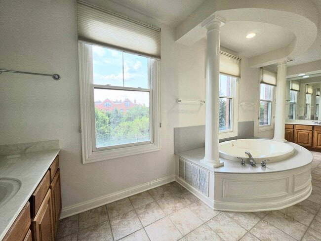 Building Photo - 2085 Valor Ct