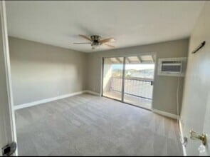 Building Photo - Pet friendly, upgraded and spacious 5 bedr...