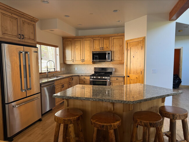 Building Photo - 3356 Cedar Dr