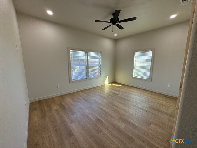 Building Photo - 318 Warehouse Rd