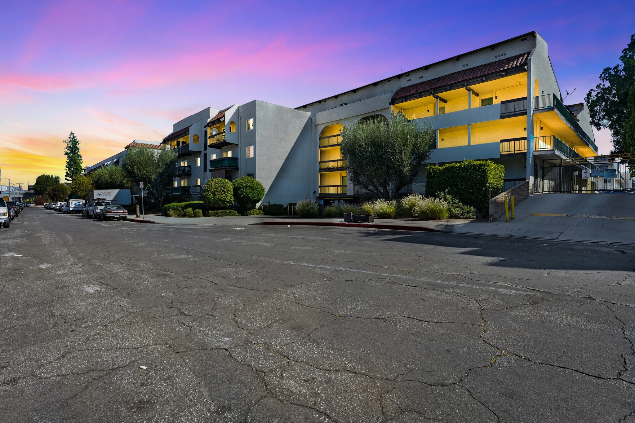 Building Photo - 5460 White Oak Ave