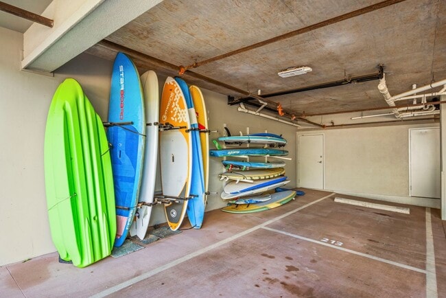 Building Photo - Breakers E-44 – Furnished 2BR with Lanai, ...