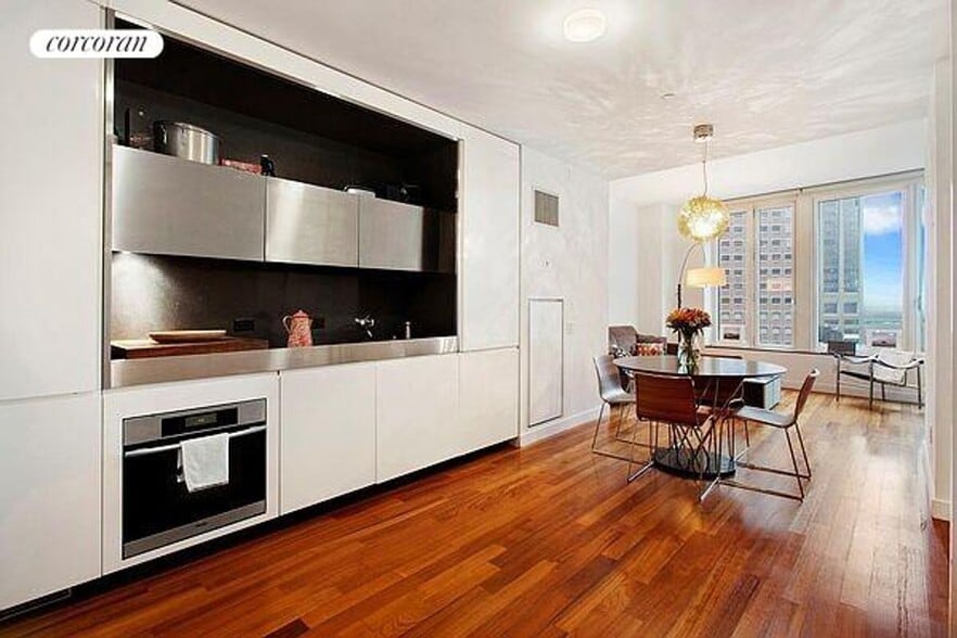 Primary Photo - 15 S William St