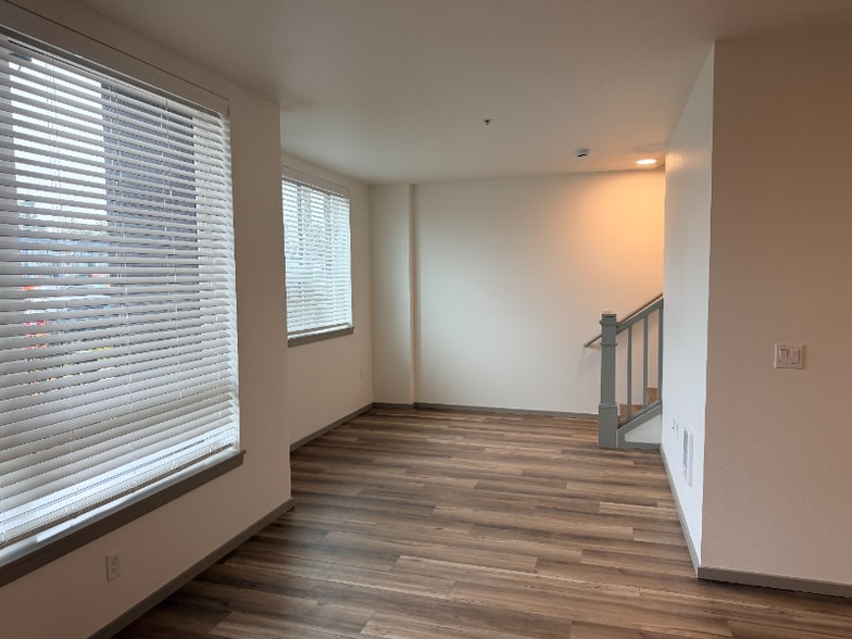 Building Photo - 2950 NE 11th St