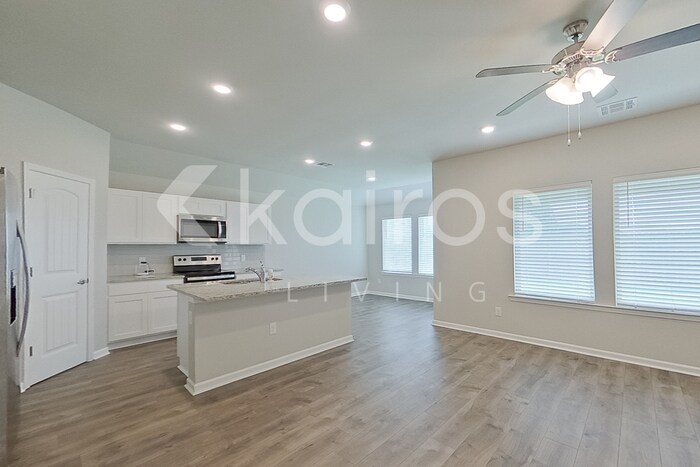 Building Photo - 402 Mango Dr