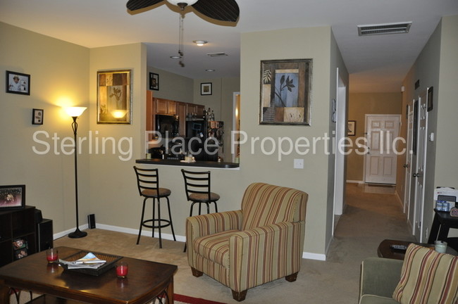 Building Photo - Lovely Townhome in Gated Community