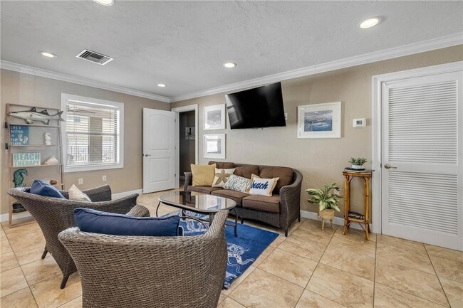 Building Photo - 2100 N Peninsula Ave