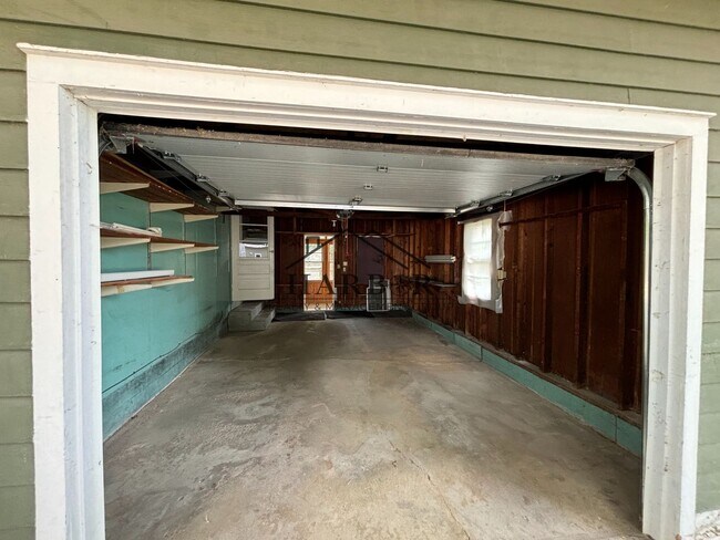 Building Photo - 502 19th St NW