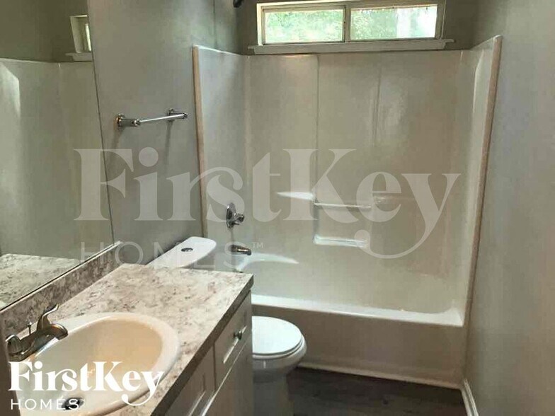 Building Photo - 20 Mildred Ln