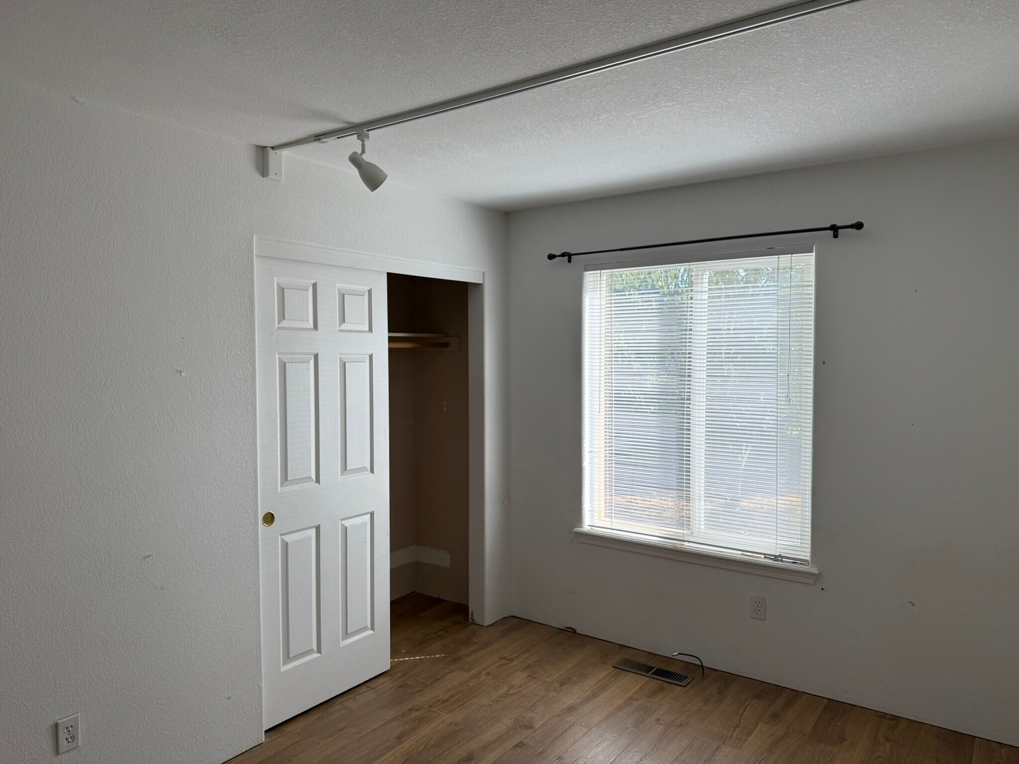 Building Photo - 2043 NW Sarum Cir