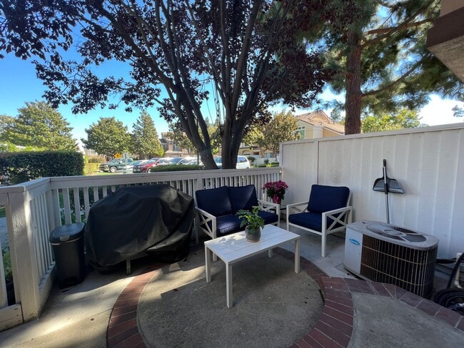 Building Photo - Sharp Contemporary 2 Bedroom 2.5 Bath Two Story Condo in San Jose