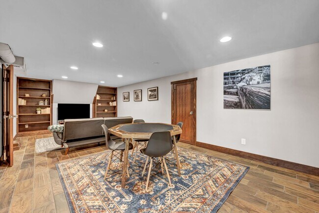 Building Photo - Charming Modern Industrial Fully Furnished Home for Lease