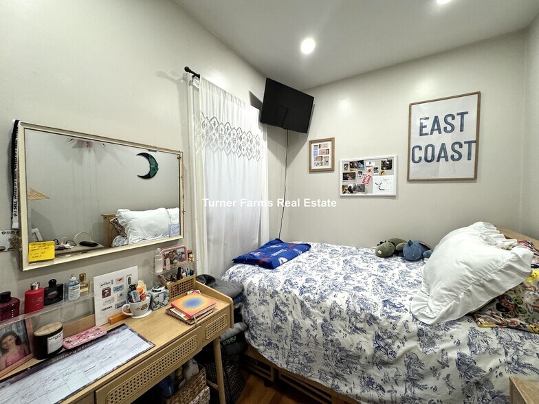 Building Photo - 91 Hudson St