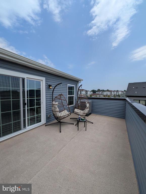 Building Photo - 16141 Meadow Glenn Dr