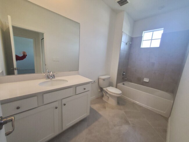 Building Photo - 20660 HAZELNUT Ct