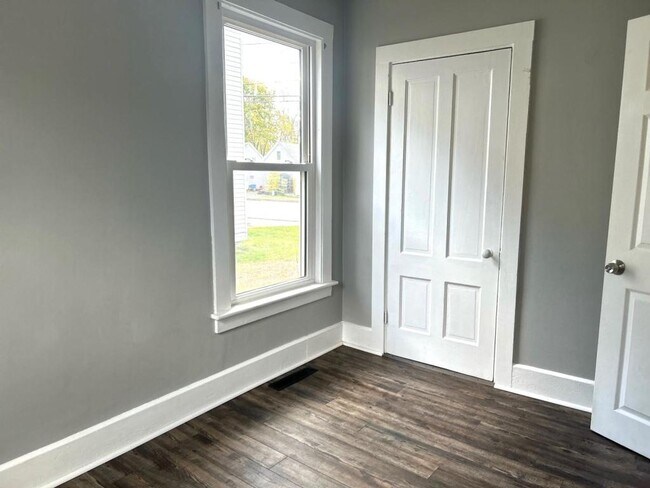 Building Photo - 636 Lisbon St